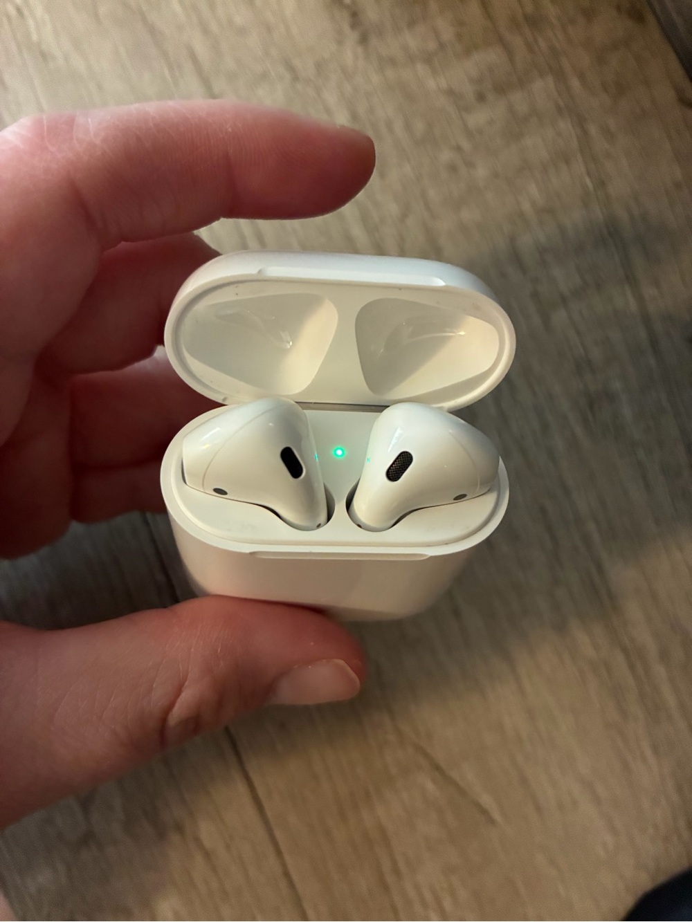 Apple AirPods Gen 2 - Gently Used - Wireless Earbud Charging Case - White